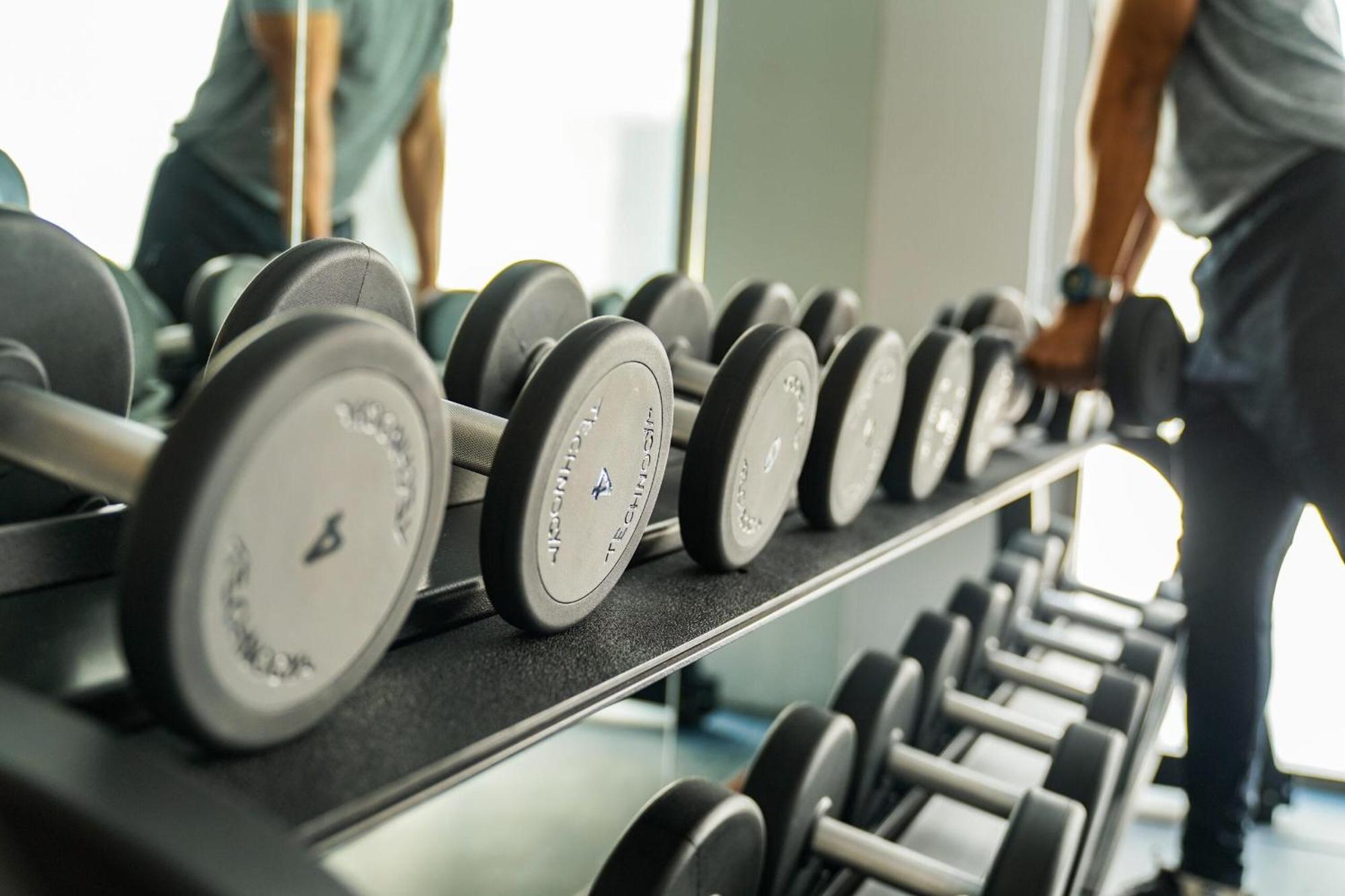 The Salil Hotel Riverside Μπανγκόκ Εξωτερικό φωτογραφία Dumbbells on a rack