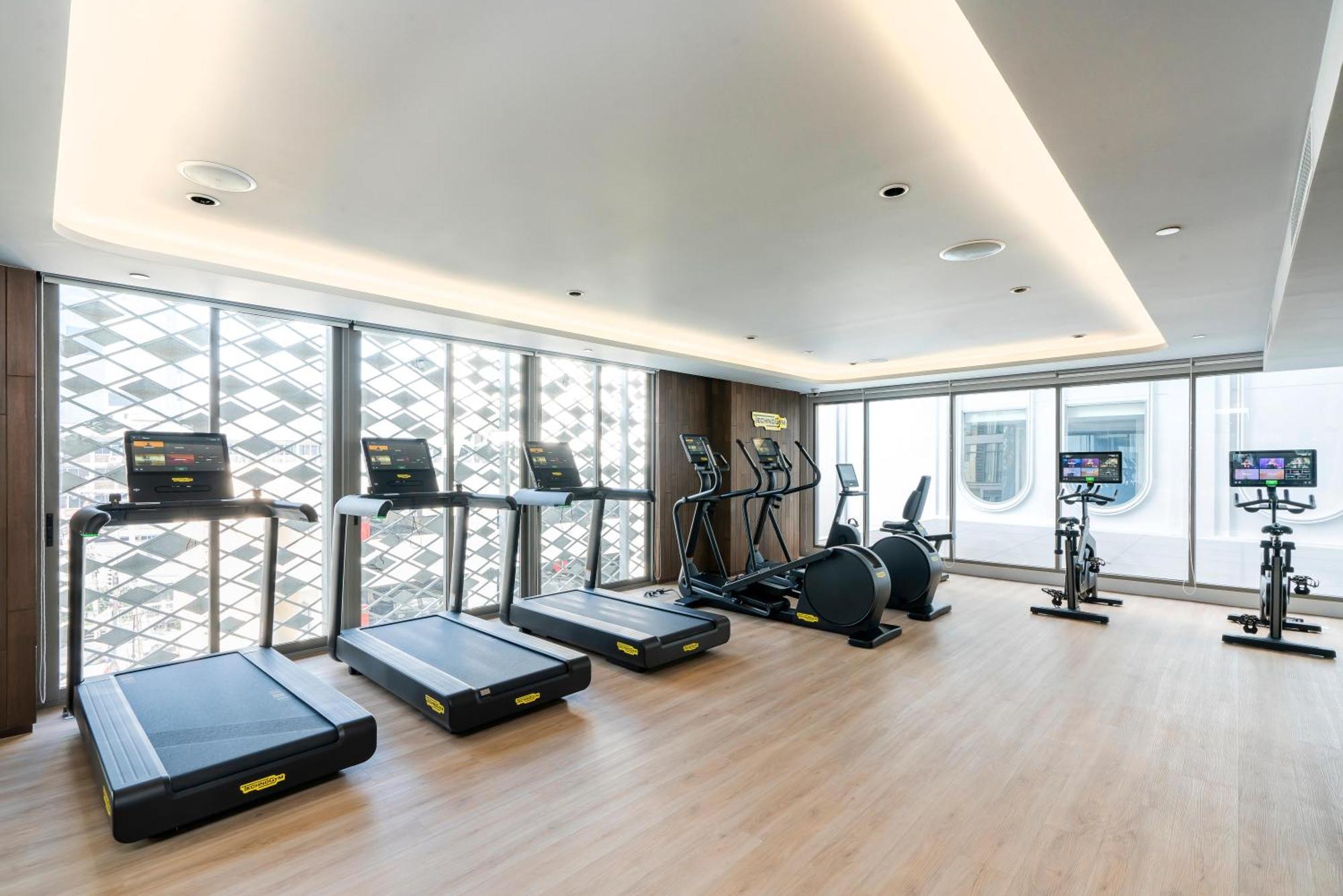 The Salil Hotel Riverside Μπανγκόκ Εξωτερικό φωτογραφία The gym at the hotel