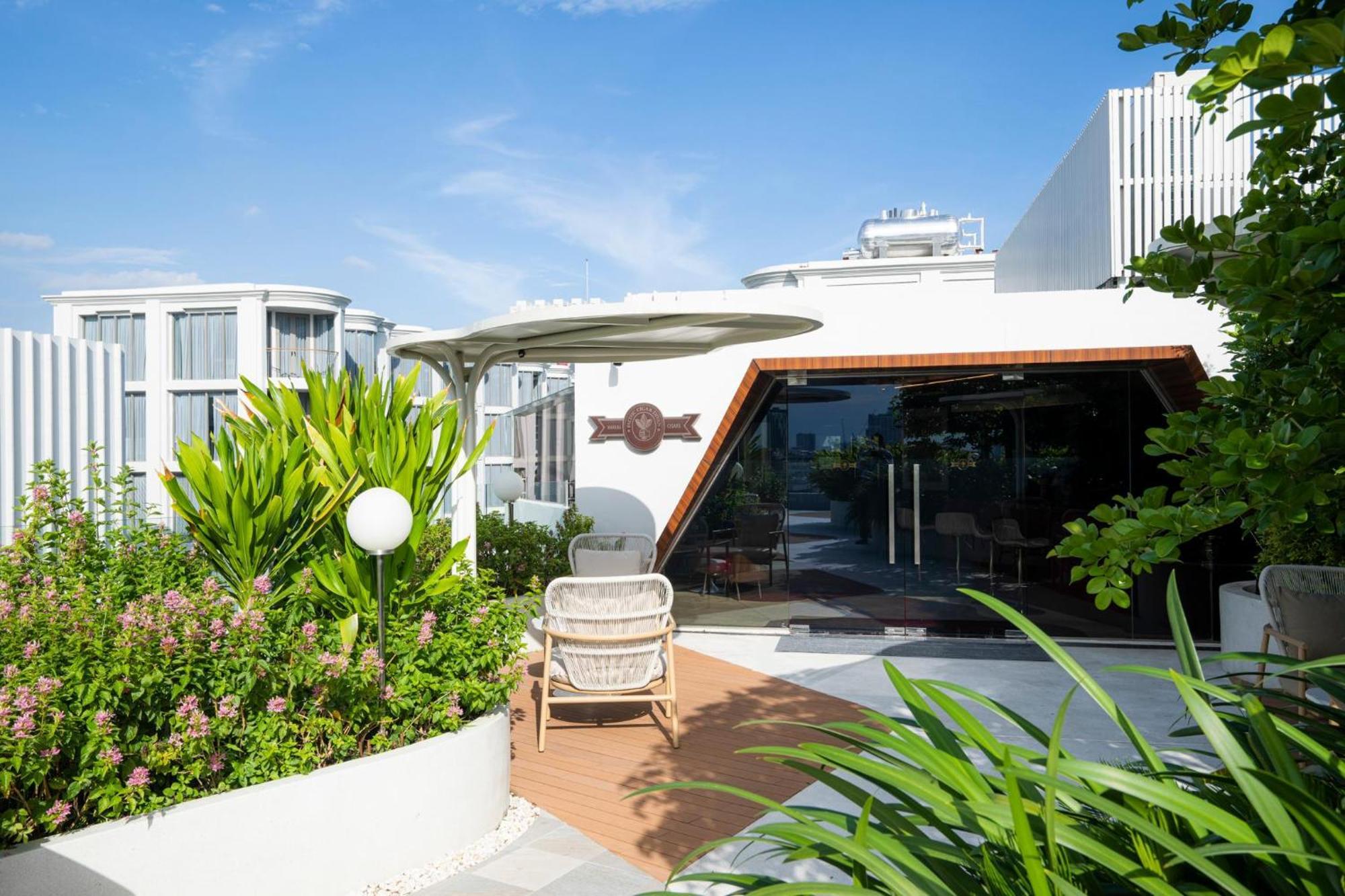 The Salil Hotel Riverside Μπανγκόκ Εξωτερικό φωτογραφία The Deck